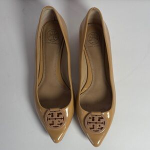 Tory Burch Beige Patent Leather flats 
See pictures for condition ask questions
